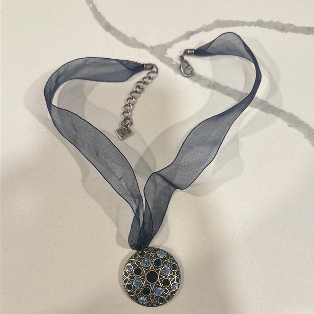 Elegant Blue and Silver Pendant Necklace